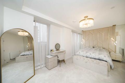 1 bedroom flat for sale, Lakeside Drive, London NW10