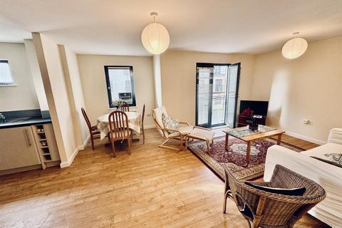 2 bedroom apartment for sale, Fishermans Way, Marina, Swansea