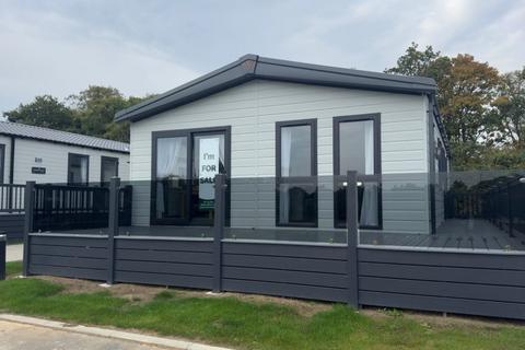 2 bedroom lodge for sale, Carlton Meres Holiday Park