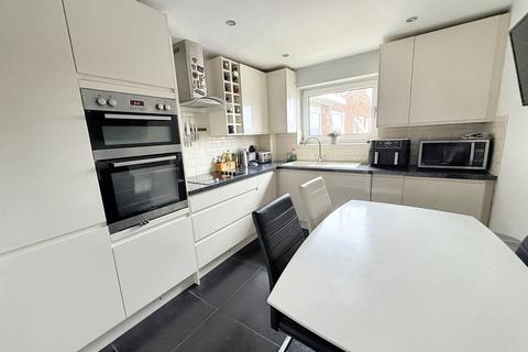 2 bedroom flat for sale, Wimborne