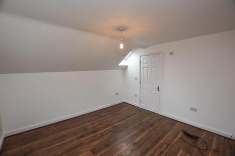 2 bedroom flat to rent, Dicconson Street, Swinley, Wigan, WN1 2AT