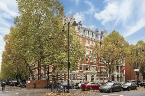 3 bedroom flat for sale, Queen'S Gate South Kensington SW7