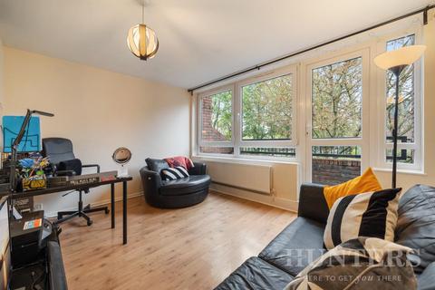 2 bedroom maisonette for sale, Kessock Close, London, N17 9PN