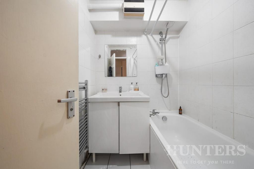 30 Kessock Close N17 9 PN-2.jpg