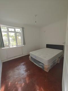 3 bedroom flat to rent, Church Road, Isleworth TW7