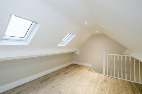 4 bedroom flat to rent, Chingford Mount Road, Chingford, E4