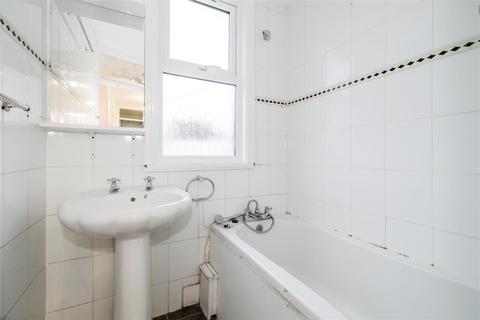 4 bedroom flat to rent, Chingford Mount Road, Chingford, E4