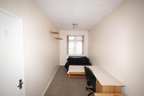 1 bedroom flat to rent, Sudbury Heights Avenue, Greenford, Middlesex, UB6