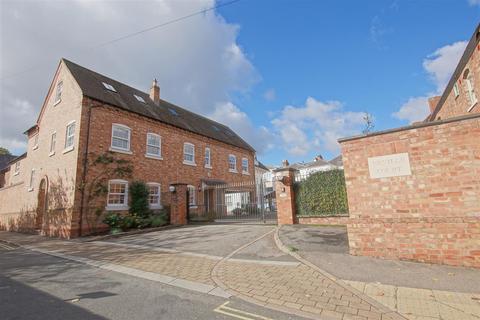 4 bedroom terraced house for sale, Neville Court, Jury Street, Warwick