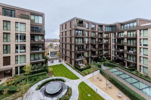 2 bedroom flat for sale, 1 Parkland Walk London SW6