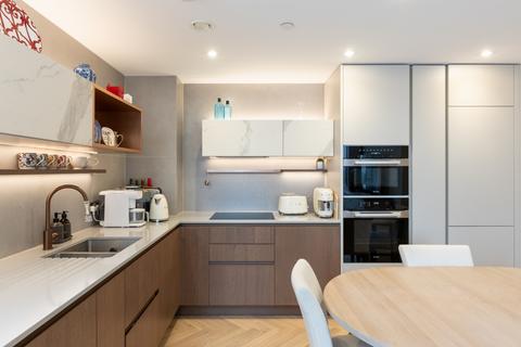 2 bedroom flat for sale, 1 Parkland Walk London SW6