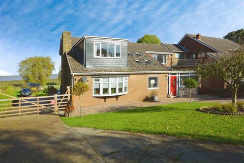 4 bedroom detached house for sale, Station Road, Whitton