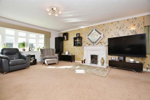 4 bedroom detached house for sale, Station Road, Whitton