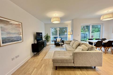 16 Grays Crescent, Newhaven, BN9 9FE
