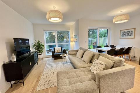 16 Grays Crescent, Newhaven, BN9 9FE