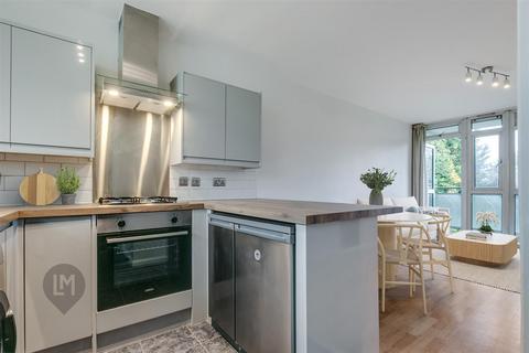 2 bedroom flat to rent, Winterfold Close, London