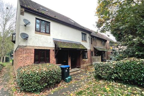 2 bedroom flat to rent, Woking GU21