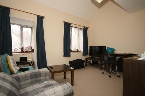 2 bedroom flat to rent, Woking GU21