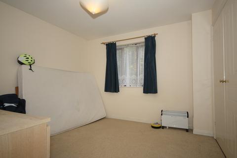 2 bedroom flat to rent, Woking GU21