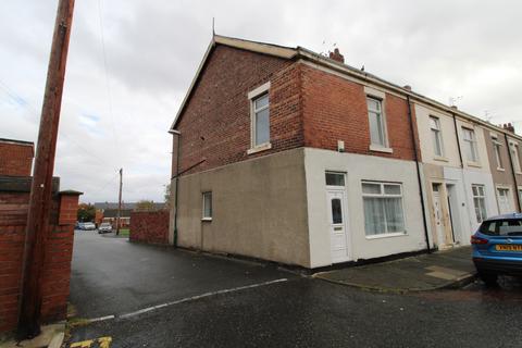 3 bedroom end of terrace house to rent, Frobisher Street, Hebburn NE31