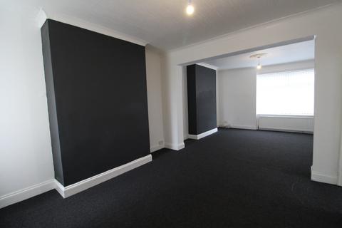 3 bedroom end of terrace house to rent, Frobisher Street, Hebburn NE31