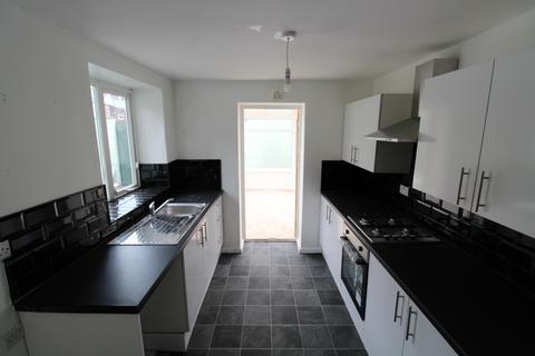 3 bedroom end of terrace house to rent, Frobisher Street, Hebburn NE31