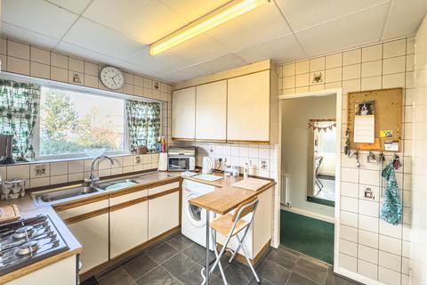 2 bedroom semi-detached bungalow for sale, Mapledene Avenue, Hockley SS5