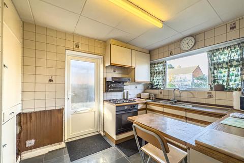 2 bedroom semi-detached bungalow for sale, Mapledene Avenue, Hockley SS5