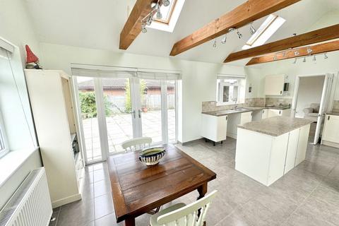 27 Apsley Crescent, Poole, BH17 7LX