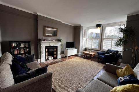 2 bedroom flat to rent, Crescent Road, Beckenham BR3