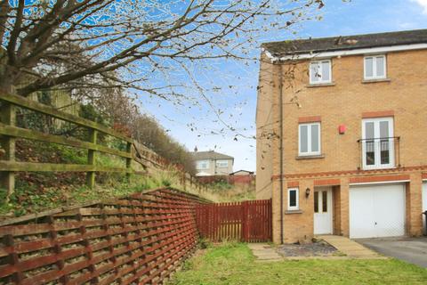 3 bedroom townhouse for sale, Broadwell Drive, Shipley BD18