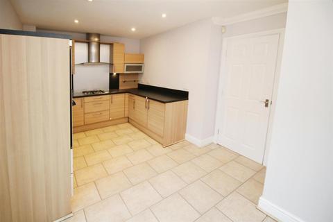 3 bedroom townhouse for sale, Broadwell Drive, Shipley BD18