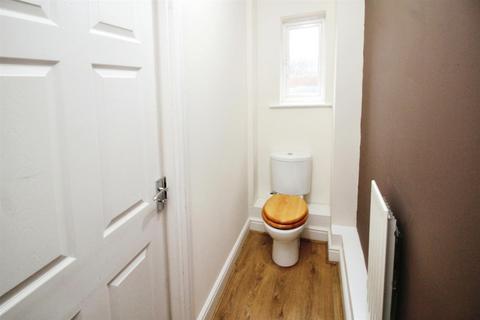 3 bedroom townhouse for sale, Broadwell Drive, Shipley BD18