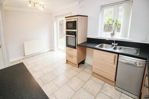 3 bedroom townhouse for sale, Broadwell Drive, Shipley BD18