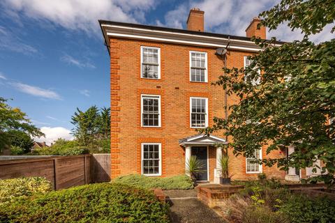 4 bedroom terraced house for sale, Ashridge Close, London N3