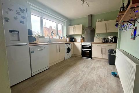 3 bedroom terraced house for sale, Lawrence Avenue, Catfoss, Hull