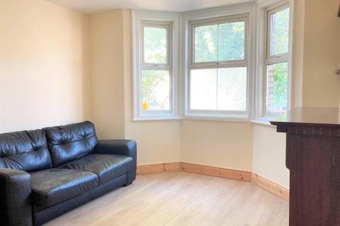 2 bedroom semi-detached house to rent, Board School Road, Woking GU21