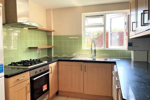 2 bedroom semi-detached house to rent, Board School Road, Woking GU21