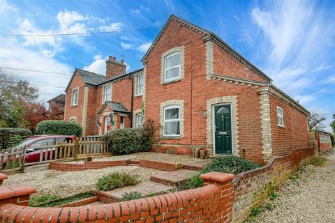 3 bedroom end of terrace house to rent, St Johns Road, Wallingford OX10