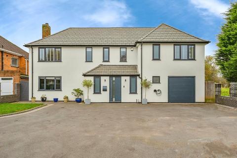 5 bedroom detached house for sale, Comberford Road, Tamworth, B79 8PQ