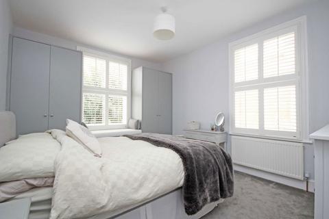 2 bedroom flat to rent, Oxford Road, Teddington TW11