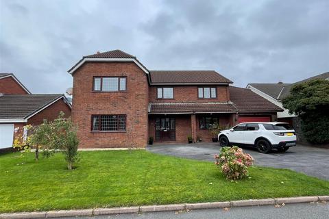 5 bedroom detached house for sale, Llys Pendderi, Llanelli