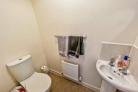 2 bedroom terraced house to rent, Eddleston Road, Swindon SN1