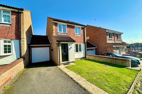 3 bedroom detached house for sale, Troopers Drive, Romford