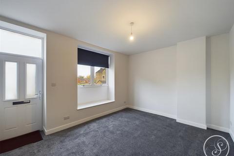 2 bedroom terraced house to rent, Fartown, Pudsey