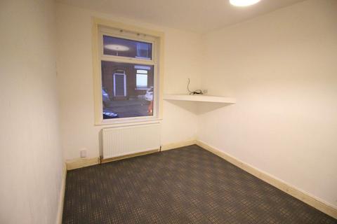 3 bedroom terraced house to rent, Westminister Street, Sudden, Rochdale