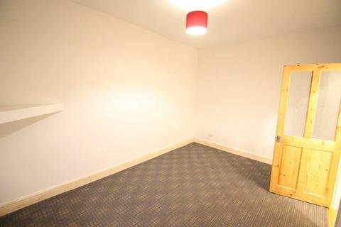 3 bedroom terraced house to rent, Westminister Street, Sudden, Rochdale