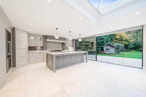 7 bedroom detached house for sale, Warren Drive, Kingswood