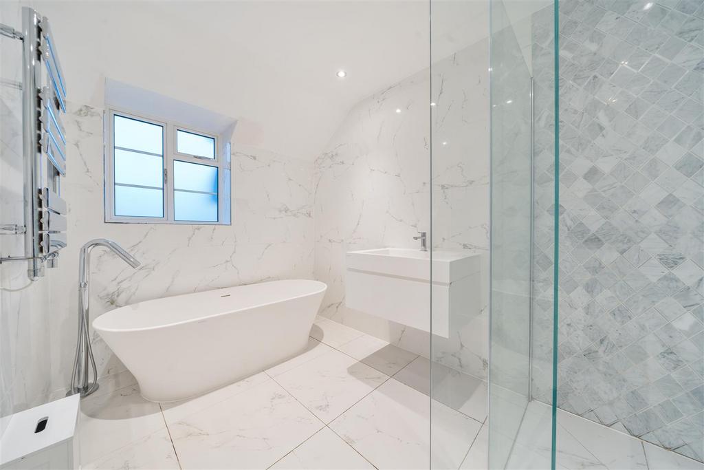 Principle Bedroom Luxury Ensuite