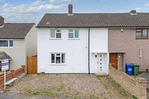 8 Silvertown Avenue, Stanford-le-hope, SS17 7BT